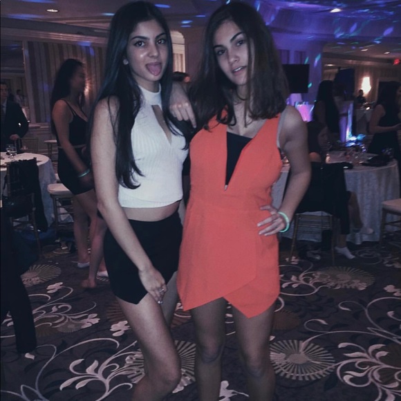 An orange romper - Picture 4 of 4